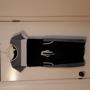 Never worn: very cute and casual black and white summer dress!